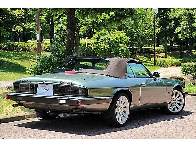 ｘｊ ｓ ジャガー ｖ１２コンバーチブル 名車ｅタイプのデザイナー マルコム セイヤー デザイン スポーツ性とラグジュアリー感が合わさった英国製の２ドアコンバーチブル の中古車詳細 中古車検索ならkurutown クルタウン