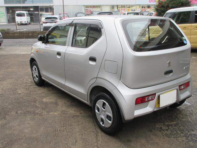 アルト Ｆ　エコアイドル　セキュリティ　ダブルエアバック　安全ボディ　キーレスエントリーシステム　横滑防止　パワステ　運転席エアバッグ　ＡＣ　ＡＢＳ　クリアランスソナー　オートハイビーム　パワーウインドー（4枚目）