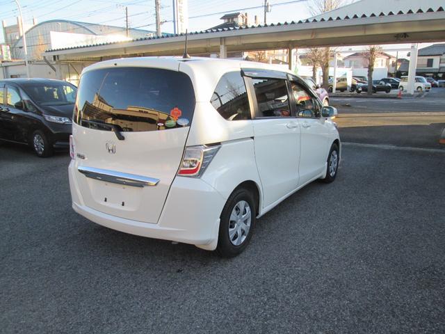 フリード ＧＨ　キーフリー　ＡＣ　盗難防止装置　ナビＴＶ　ＳＲＳ　Ｗエアバッグ　横滑り防止機能　パワーウィンドウ　パワーステアリング　ワンセグ　スマートキー　ＨＤＤナビ　ＡＢＳ（9枚目）