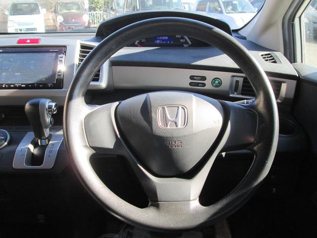 フリード ＧＨ　キーフリー　ＡＣ　盗難防止装置　ナビＴＶ　ＳＲＳ　Ｗエアバッグ　横滑り防止機能　パワーウィンドウ　パワーステアリング　ワンセグ　スマートキー　ＨＤＤナビ　ＡＢＳ（13枚目）