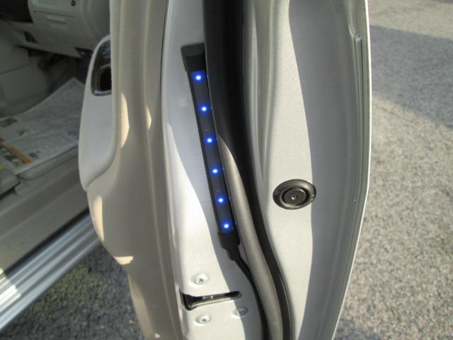 セレナ ２０Ｇ　Ｓ－ハイブリッド　オートクルーズ　盗難防止システム　ＡＢＳ　リアエアコン　衝突安全ボディ　ＳＤ　ナビＴＶ　Ｗエアバック　３列シート　スマートキー　エアバッグ　パワーウインドウ　キーレスエントリーキー　フルフラット（9枚目）