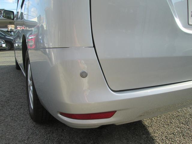 セレナ ２０Ｇ　Ｓ－ハイブリッド　オートクルーズ　盗難防止システム　ＡＢＳ　リアエアコン　衝突安全ボディ　ＳＤ　ナビＴＶ　Ｗエアバック　３列シート　スマートキー　エアバッグ　パワーウインドウ　キーレスエントリーキー　フルフラット（12枚目）