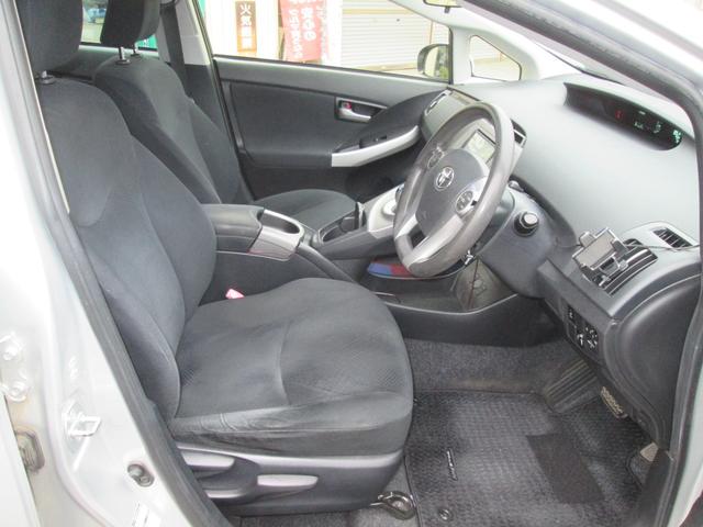 プリウスＰＨＶ Ｓ　運転席エアバッグ　イモビライザー　ナビＴＶ　ワンセグＴＶ　カーテンエアバッグ　パワーウインドウ　ＥＴＣ　パワステ　オートエアコン　Ｗエアバッグ　ＡＢＳ　衝突安全ボディ　ＳＤ（28枚目）