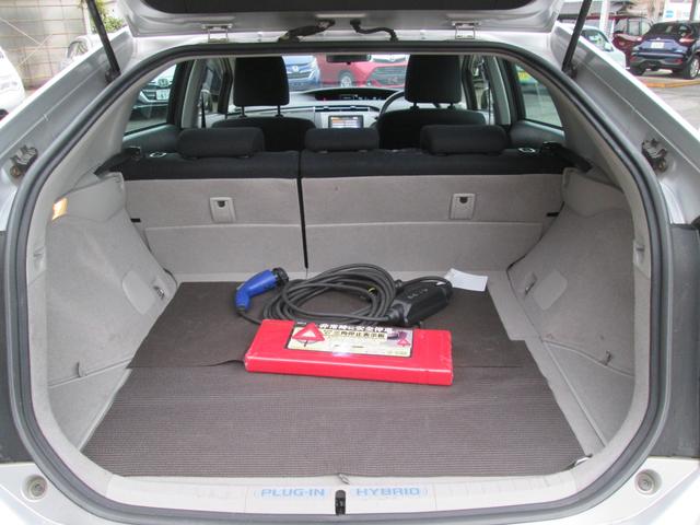 プリウスＰＨＶ Ｓ　運転席エアバッグ　イモビライザー　ナビＴＶ　ワンセグＴＶ　カーテンエアバッグ　パワーウインドウ　ＥＴＣ　パワステ　オートエアコン　Ｗエアバッグ　ＡＢＳ　衝突安全ボディ　ＳＤ（31枚目）