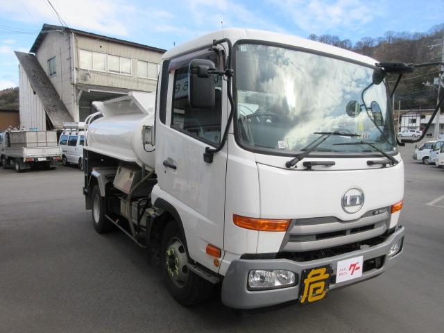 コンドル 　タンク検査付　４１００Ｌタンクローリー　２槽　６速マニュアル　バックカメラ付き　Ｆリール　エアコン・パワステ・パワーウインドウ（6枚目）