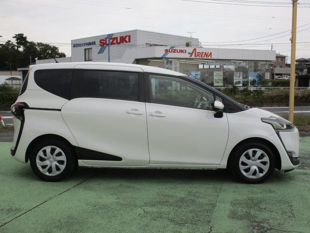 シエンタ Ｇ　禁煙車　両側パワースライドドア　純正ＳＤナビ・フルセグＴＶ・ブルートゥース　バックカメラ　ＥＴＣ　ドライブレコーダー　シートヒーター　キーフリー　ＬＥＤヘッドライト　オートエアコン（8枚目）