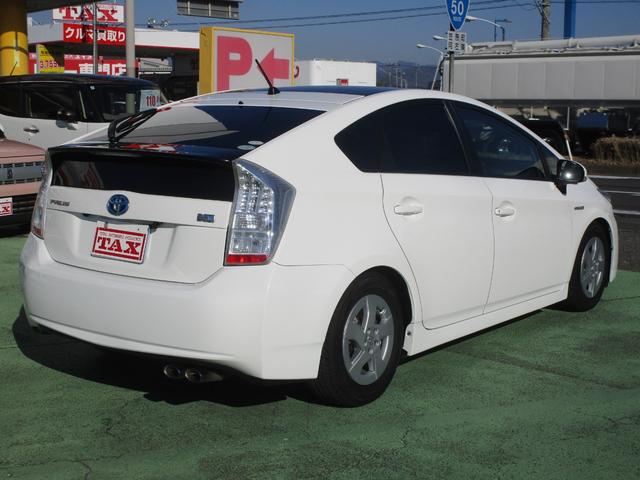 プリウス Ｓ　禁煙車　１１インチナビ・フルセグＴＶ・ブルートゥース　バックカメラ　前後ドライブレコーダー　デジタルインナーミラー　サンルーフ　ＨＩＤヘッドライト　キーフリー　ローダウン　ガザールマフラー（2枚目）