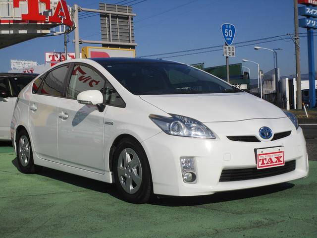 プリウス Ｓ　禁煙車　１１インチナビ・フルセグＴＶ・ブルートゥース　バックカメラ　前後ドライブレコーダー　デジタルインナーミラー　サンルーフ　ＨＩＤヘッドライト　キーフリー　ローダウン　ガザールマフラー（3枚目）