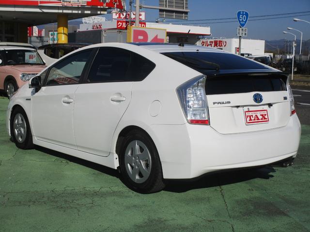 プリウス Ｓ　禁煙車　１１インチナビ・フルセグＴＶ・ブルートゥース　バックカメラ　前後ドライブレコーダー　デジタルインナーミラー　サンルーフ　ＨＩＤヘッドライト　キーフリー　ローダウン　ガザールマフラー（4枚目）