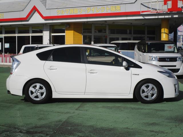 プリウス Ｓ　禁煙車　１１インチナビ・フルセグＴＶ・ブルートゥース　バックカメラ　前後ドライブレコーダー　デジタルインナーミラー　サンルーフ　ＨＩＤヘッドライト　キーフリー　ローダウン　ガザールマフラー（8枚目）