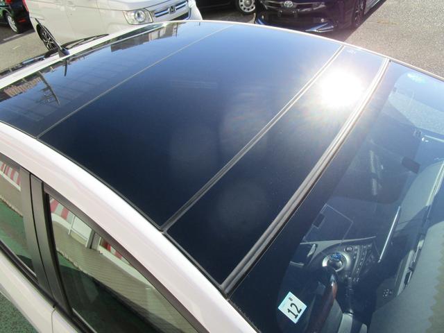 プリウス Ｓ　禁煙車　１１インチナビ・フルセグＴＶ・ブルートゥース　バックカメラ　前後ドライブレコーダー　デジタルインナーミラー　サンルーフ　ＨＩＤヘッドライト　キーフリー　ローダウン　ガザールマフラー（9枚目）