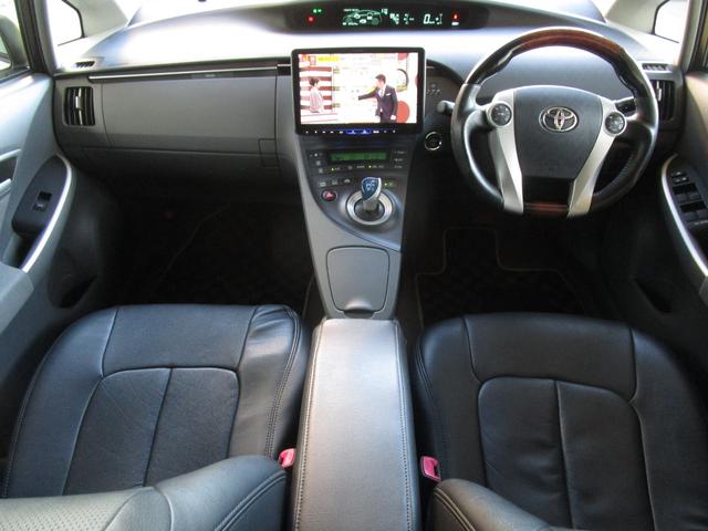 プリウス Ｓ　禁煙車　１１インチナビ・フルセグＴＶ・ブルートゥース　バックカメラ　前後ドライブレコーダー　デジタルインナーミラー　サンルーフ　ＨＩＤヘッドライト　キーフリー　ローダウン　ガザールマフラー（10枚目）