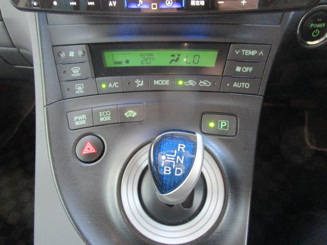 プリウス Ｓ　禁煙車　１１インチナビ・フルセグＴＶ・ブルートゥース　バックカメラ　前後ドライブレコーダー　デジタルインナーミラー　サンルーフ　ＨＩＤヘッドライト　キーフリー　ローダウン　ガザールマフラー（23枚目）