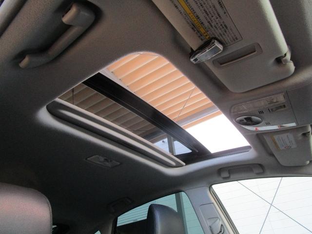 プリウス Ｓ　禁煙車　１１インチナビ・フルセグＴＶ・ブルートゥース　バックカメラ　前後ドライブレコーダー　デジタルインナーミラー　サンルーフ　ＨＩＤヘッドライト　キーフリー　ローダウン　ガザールマフラー（29枚目）