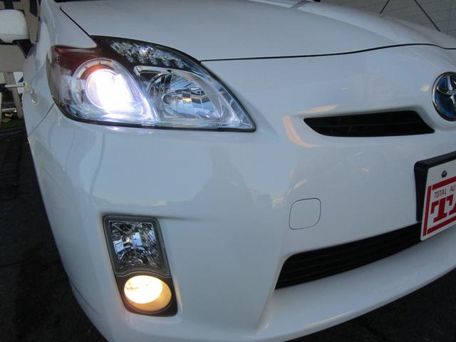 プリウス Ｓ　禁煙車　１１インチナビ・フルセグＴＶ・ブルートゥース　バックカメラ　前後ドライブレコーダー　デジタルインナーミラー　サンルーフ　ＨＩＤヘッドライト　キーフリー　ローダウン　ガザールマフラー（34枚目）