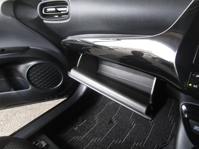 プリウス Ｓ　４ＷＤ　禁煙車　モデリスタエアロ　ＬＥＯＮＩＳ１７インチアルミホイール　ガナドールマフラー　純正ＳＤナビ・フルセグＴＶ・ブルートゥース　全方位モニター　ＥＴＣ　クルーズコントロール　ＬＥＤライト（23枚目）