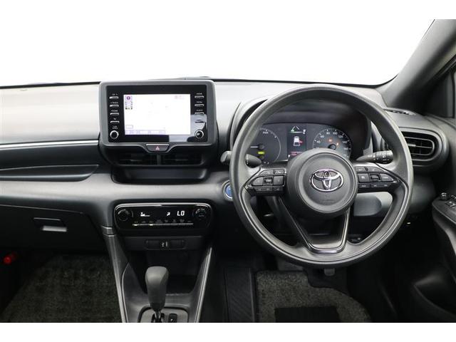 ヤリス ハイブリッドＸ　衝突被害軽減ブレーキ　ディスプレイオーディオ　ナビ　Ｂｌｕｅｔｏｏｔｈ接続　バックカメラ　ＥＴＣ　オートハイビーム　クルーズコントロール　オートエアコン　電動格納ミラー　プッシュスタート（4枚目）
