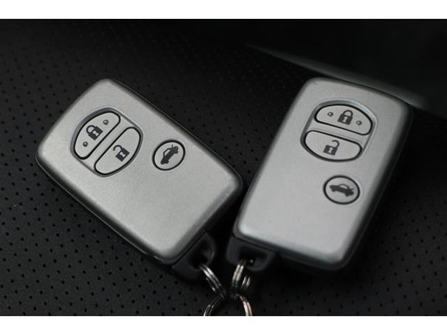 クラウンハイブリッド スタンダードパッケージ　ワンオーナー　衝突被害軽減ブレーキ　純正ナビ　ＣＤ／ＤＶＤ　フルセグＴＶ　バックカメラ　ＥＴＣ　クルーズコントロール　シートヒーター＆ベンチレーション　純正アルミホイール　パワーシート　ドアバイザー（33枚目）