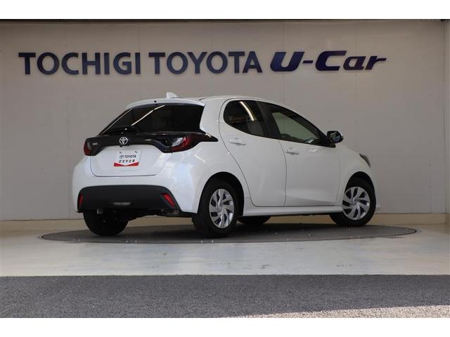 ヤリス Ｘ　レンタアップ　衝突被害軽減ブレーキ　ディスプレイオーディオ　ナビ　Ｂｌｕｅｔｏｏｔｈ接続　バックカメラ　ＥＴＣ　マニュアルエアコン　プッシュスタート　オートハイビーム　マニュアルライトレベライザー（3枚目）