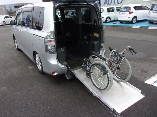 Ｘ　Ｌエディション　車いす仕様車　スロープタイプ　タイプ１　車いす２脚仕様　電動ウィンチ　後退防止ベルト　電動固定装置　車高降下装置　リモコン　キーレス　片側電動スライドドア(13枚目)