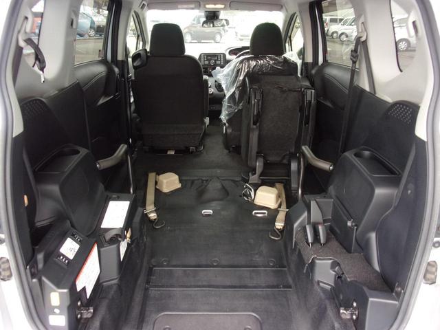シエンタ Ｘ　車いす移動車　トヨタセーフティセンス　スロープタイプ３と助手席回転シート付　車高降下装置　電動固定装置　後退防止ベルト　片側電動スライドドア　ワンオーナー　助手席側セカンドシートなし　キーレス　手すり（16枚目）