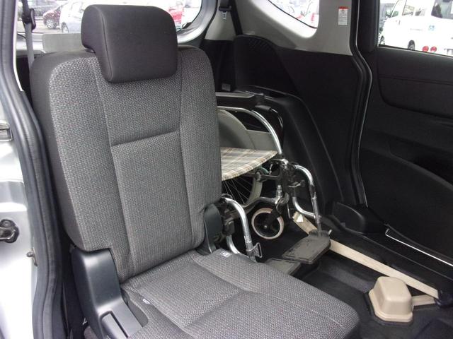 シエンタ Ｘ　車いす移動車　トヨタセーフティセンス　スロープタイプ３と助手席回転シート付　車高降下装置　電動固定装置　後退防止ベルト　片側電動スライドドア　ワンオーナー　助手席側セカンドシートなし　キーレス　手すり（22枚目）