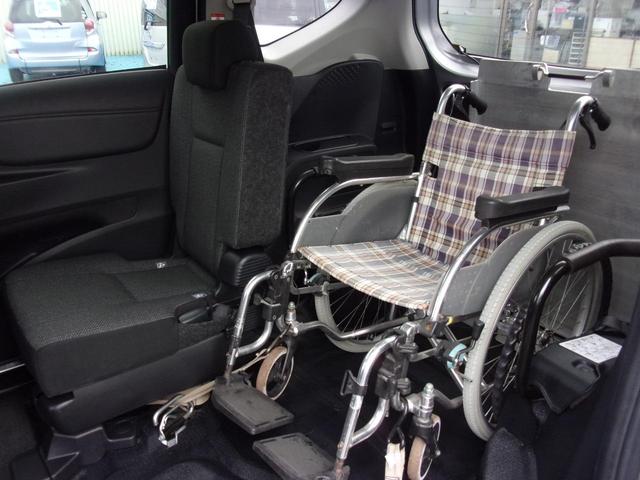 シエンタ Ｘ　車いす移動車　トヨタセーフティセンス　スロープタイプ３と助手席回転シート付　車高降下装置　電動固定装置　後退防止ベルト　片側電動スライドドア　ワンオーナー　助手席側セカンドシートなし　キーレス　手すり（23枚目）