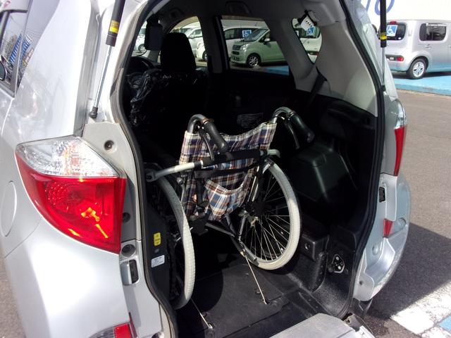 ラクティス Ｘ　車いす仕様車タイプ１　助手席側リヤシート付　後退防止ベルト　車高降下装置　電動固定装置　ワンオーナー　純正ナビ　ワンセグＴＶ　バックカメラ　電動格納ミラー　走行距離８千ｋｍ台　キーレス（18枚目）