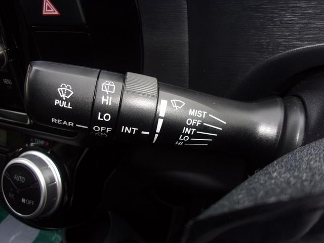 アクア Ｓスタイルブラック　トヨタセーフティセンス　純正ナビ　ＥＴＣ　地デジ　ＣＤ／ＤＶＤ　Ｂｌｕｅｔｏｏｔｈ　スマートキー　アイドリングストップ　オートライト　オートエアコン　バックカメラ　電動格納ミラー（25枚目）