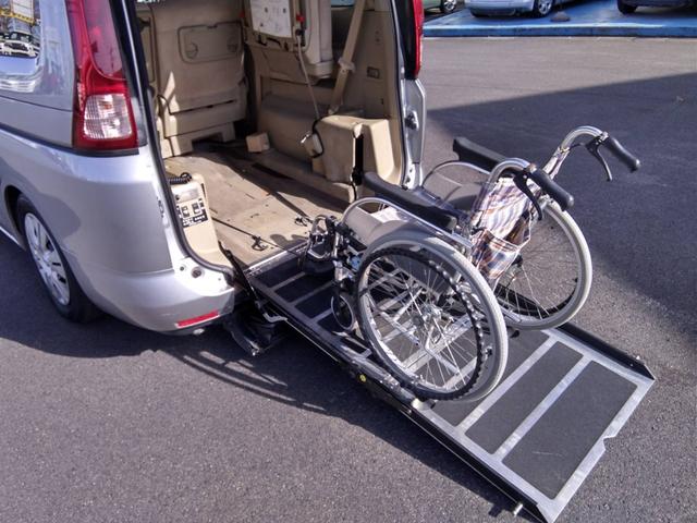 セレナ チェアキャブスロープ車いす1名サード 電動スロープ 後退防止ベルト 電動固定装置 車高降下装置 純正ナビ ドラレコ バックカメラ コーナーセンサー オートライト オートエアコン キーレス(16枚目)
