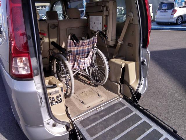 セレナ チェアキャブスロープ車いす1名サード 電動スロープ 後退防止ベルト 電動固定装置 車高降下装置 純正ナビ ドラレコ バックカメラ コーナーセンサー オートライト オートエアコン キーレス(17枚目)