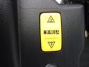 Ｘ　車いす移動車　トヨタセーフティセンス　スロープタイプ３と助手席回転シート付　車高降下装置　電動固定装置　後退防止ベルト　片側電動スライドドア　ワンオーナー　助手席側セカンドシートなし　キーレス　手すり（40枚目）