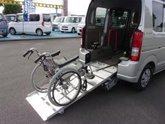 エブリイワゴン 　車いす移動車　後部電動固定　リヤシート無　補助シート＆車いす乗員用手すり付 0400696A30220516W001 2