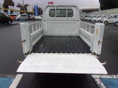 ミニキャブトラック Ｖタイプ　新明和製すいちょくゲート付（ＲＣ０３−２１１Ｍ系）　５ＭＴ　４ＷＤ　リモコン付 0400696A30241023W001 2