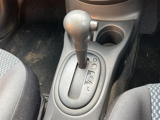 ノート Ｘ　ドライブレコーダー　ＥＴＣ　バックカメラ　ナビ　ＴＶ　レーンアシスト　衝突被害軽減システム　オートライト　スマートキー　アイドリングストップ　電動格納ミラー　ＣＶＴ　盗難防止システム　衝突安全ボディ（9枚目）