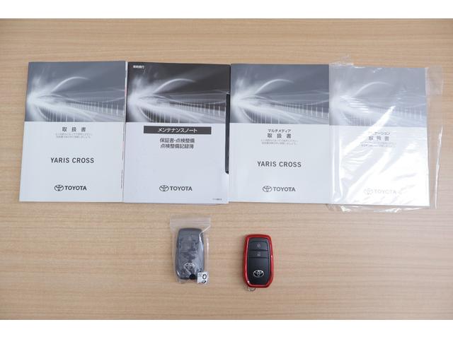 ヤリスクロス ハイブリッドＺ　衝突被害軽減ブレーキ　８インチＤＡナビ地デジ　全周囲カメラ　ＢＳＭ　スマートキー　レーダークルーズ　オートハイビーム　車線逸脱警報　クリアランスソナー　パワーシート　シートヒーター　ＡＣ１００Ｖ－１５００Ｗ　前後ドラレコ　パワーバックドア（52枚目）