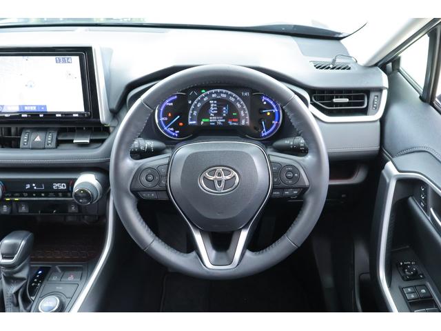 ＲＡＶ４ ハイブリッドＧ　４ＷＤ　衝突被害軽減ブレーキ　純正９型ナビ　地デジＴＶ　バックカメラ　ＢＳＭ　レーダークルーズ　オートハイビーム　車線逸脱警報　クリアランスソナー　ＥＴＣ　シートヒーター　ステアリングヒーター　パワーバックドア　ドラレコ　ＬＥＤライト（13枚目）
