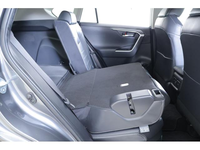 ＲＡＶ４ ハイブリッドＧ　４ＷＤ　衝突被害軽減ブレーキ　純正９型ナビ　地デジＴＶ　バックカメラ　ＢＳＭ　レーダークルーズ　オートハイビーム　車線逸脱警報　クリアランスソナー　ＥＴＣ　シートヒーター　ステアリングヒーター　パワーバックドア　ドラレコ　ＬＥＤライト（42枚目）