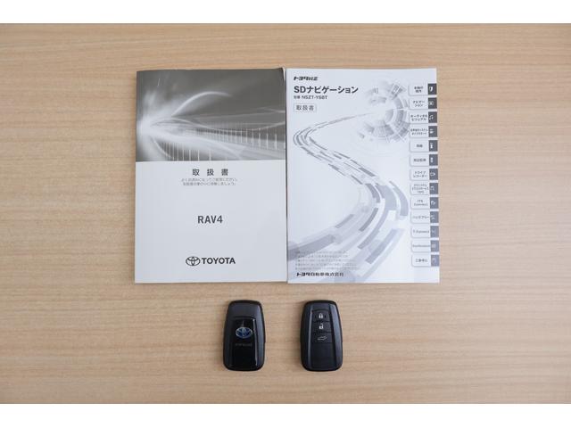 ＲＡＶ４ ハイブリッドＧ　４ＷＤ　衝突被害軽減ブレーキ　純正９型ナビ　地デジＴＶ　バックカメラ　ＢＳＭ　レーダークルーズ　オートハイビーム　車線逸脱警報　クリアランスソナー　ＥＴＣ　シートヒーター　ステアリングヒーター　パワーバックドア　ドラレコ　ＬＥＤライト（52枚目）