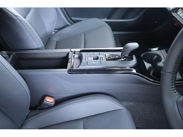 プリウス Ｚ　４ＷＤ　衝突被害軽減ブレーキ　１２．３インチＤＡ地デジ　全周囲カメラ　ＥＴＣ２．０　レーダークルーズ　ＢＳＭ　クリアランスソナー　オートハイビーム　車線逸脱警報　シートヒーター＆クール　ステアリングヒーター　ＡＣ１００Ｖ－１５００Ｗ　パワーバックドア（38枚目）