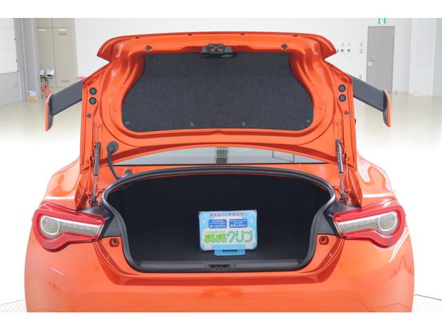 ８６ ＧＴリミテッド　純正ＳＤナビ　地デジＴＶ　バックカメラ　スマートキー　ＥＴＣ　クルーズコントロール　トルセンＬＳＤ　パドルシフト　電動格納ミラー　Ｂｌｕｅｔｏｏｔｈ接続　シートヒーター　ＬＥＤヘッドライト　純正アルミ　横滑り防止装置（32枚目）