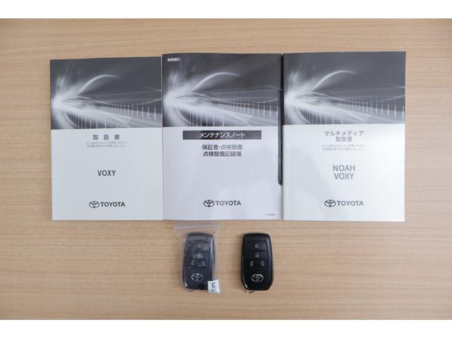 ヴォクシー ハイブリッドＳ－Ｚ　衝突被害軽減ブレーキ　レーダークルーズ　純正８型ＤＡ　地デジＴＶ　バックカメラ　スマートキー　ＥＴＣ２．０　オートハイビーム　車線逸脱警報　クリアランスソナー　両側電動ドア　シートヒーター　ＡＣ１００Ｖ－１５００Ｗ　ドラレコ　ワンオーナー（51枚目）