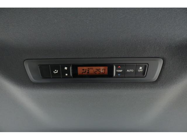 ヴォクシー ＺＳ　衝突被害軽減ブレーキ　純正９インチナビ　地デジＴＶ　バックカメラ　スマートキー　ＥＴＣ　クルコン　オートハイビーム　車線逸脱警報　クリアランスソナー　ＬＥＤライト　先行車発進お知らせ機能　Ｂｌｕｅｔｏｏｔｈ接続　横滑り防止装置　純正アルミ　ワンオーナー（31枚目）