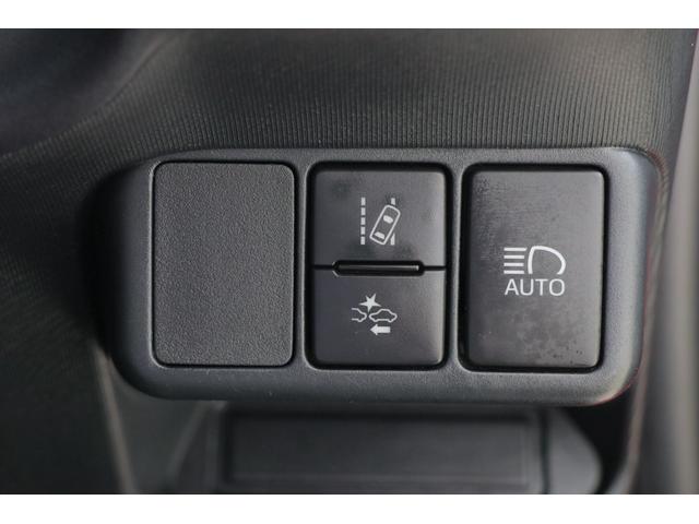 アクア Ｇソフトレザーセレクション　衝突被害軽減ブレーキ　純正ＳＤナビ　地デジＴＶ　バックカメラ　スマートキー　ＥＴＣ　クルーズコントロール　オートハイビーム　車線逸脱警報　クリアランスソナー　Ｂｌｕｅｔｏｏｔｈ接続　ＬＥＤヘッドライト　横滑り防止装置（29枚目）