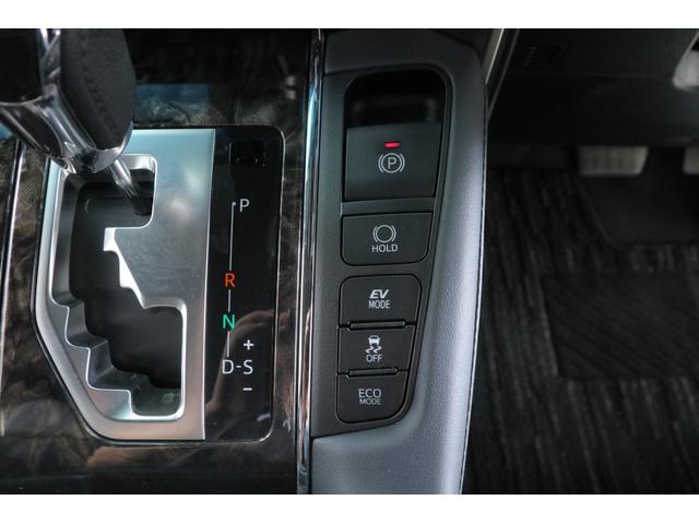 アルファードハイブリッド Ｓ　タイプゴールドＩＩ　４ＷＤ　衝突被害軽減ブレーキ　ＢＳＭ　９型ＤＡナビ　地デジＴＶ　バックカメラ　ＥＴＣ２．０　レーダークルーズ　車線逸脱警報　オートハイビーム　クリアランスソナー　両側電動ドア　ＡＣ１００Ｖ－１５００Ｗ　パワーバックドア　３眼ＬＥＤライト（25枚目）