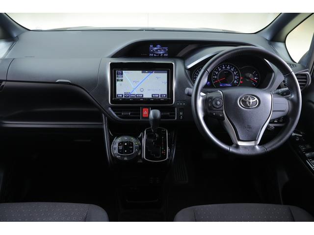 ヴォクシー Ｖ　４ＷＤ　衝突被害軽減ブレーキ　純正９型ナビ　地デジＴＶ　バックカメラ　スマートキー　ＥＴＣ　クルコン　車線逸脱警報　オートハイビーム　両側電動ドア　先行車発進告知機能　シートヒーター　ドラレコ　Ｂｌｕｅｔｏｏｔｈ接続　ＬＥＤヘッドライト　横滑り防止装置（12枚目）
