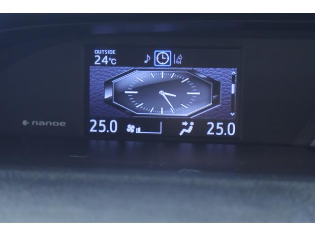 ヴォクシー Ｖ　４ＷＤ　衝突被害軽減ブレーキ　純正９型ナビ　地デジＴＶ　バックカメラ　スマートキー　ＥＴＣ　クルコン　車線逸脱警報　オートハイビーム　両側電動ドア　先行車発進告知機能　シートヒーター　ドラレコ　Ｂｌｕｅｔｏｏｔｈ接続　ＬＥＤヘッドライト　横滑り防止装置（18枚目）