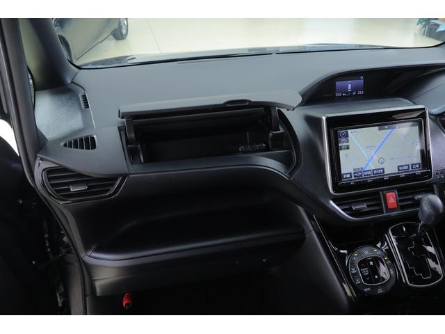ヴォクシー Ｖ　４ＷＤ　衝突被害軽減ブレーキ　純正９型ナビ　地デジＴＶ　バックカメラ　スマートキー　ＥＴＣ　クルコン　車線逸脱警報　オートハイビーム　両側電動ドア　先行車発進告知機能　シートヒーター　ドラレコ　Ｂｌｕｅｔｏｏｔｈ接続　ＬＥＤヘッドライト　横滑り防止装置（33枚目）