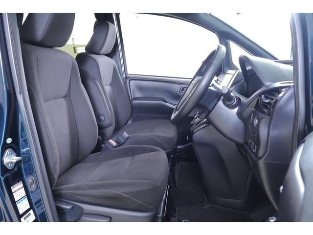 ヴォクシー Ｖ　４ＷＤ　衝突被害軽減ブレーキ　純正９型ナビ　地デジＴＶ　バックカメラ　スマートキー　ＥＴＣ　クルコン　車線逸脱警報　オートハイビーム　両側電動ドア　先行車発進告知機能　シートヒーター　ドラレコ　Ｂｌｕｅｔｏｏｔｈ接続　ＬＥＤヘッドライト　横滑り防止装置（36枚目）