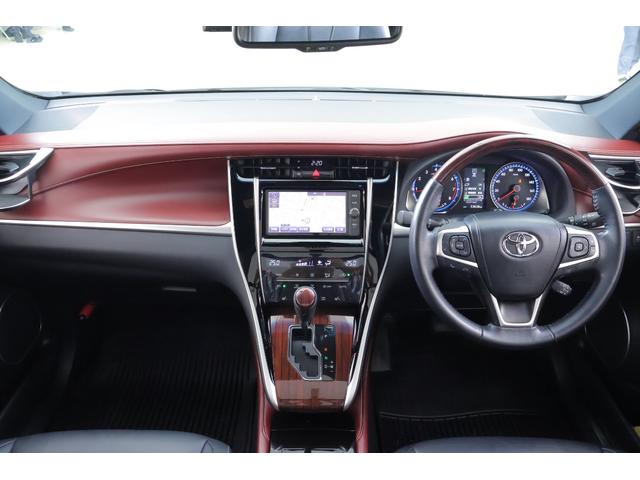 ハリアー プレミアム　４ＷＤ　サンルーフ　純正ＳＤナビ　地デジＴＶ　バックカメラ　スマートキー　ＥＴＣ　クルーズコントロール　車線逸脱警報　オートハイビーム　本革　シートヒーター　パワーシート　前後ドラレコ　パワーバックドア　ＬＥＤライト　横滑り防止装置　ワンオーナー（12枚目）